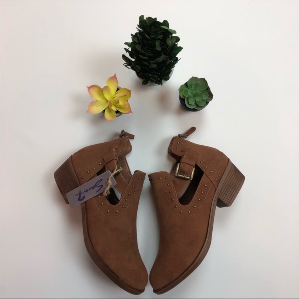SEVEN7 BROWN SIDE BUCKLE ANKLE BOOTS - Picture 4 of 6